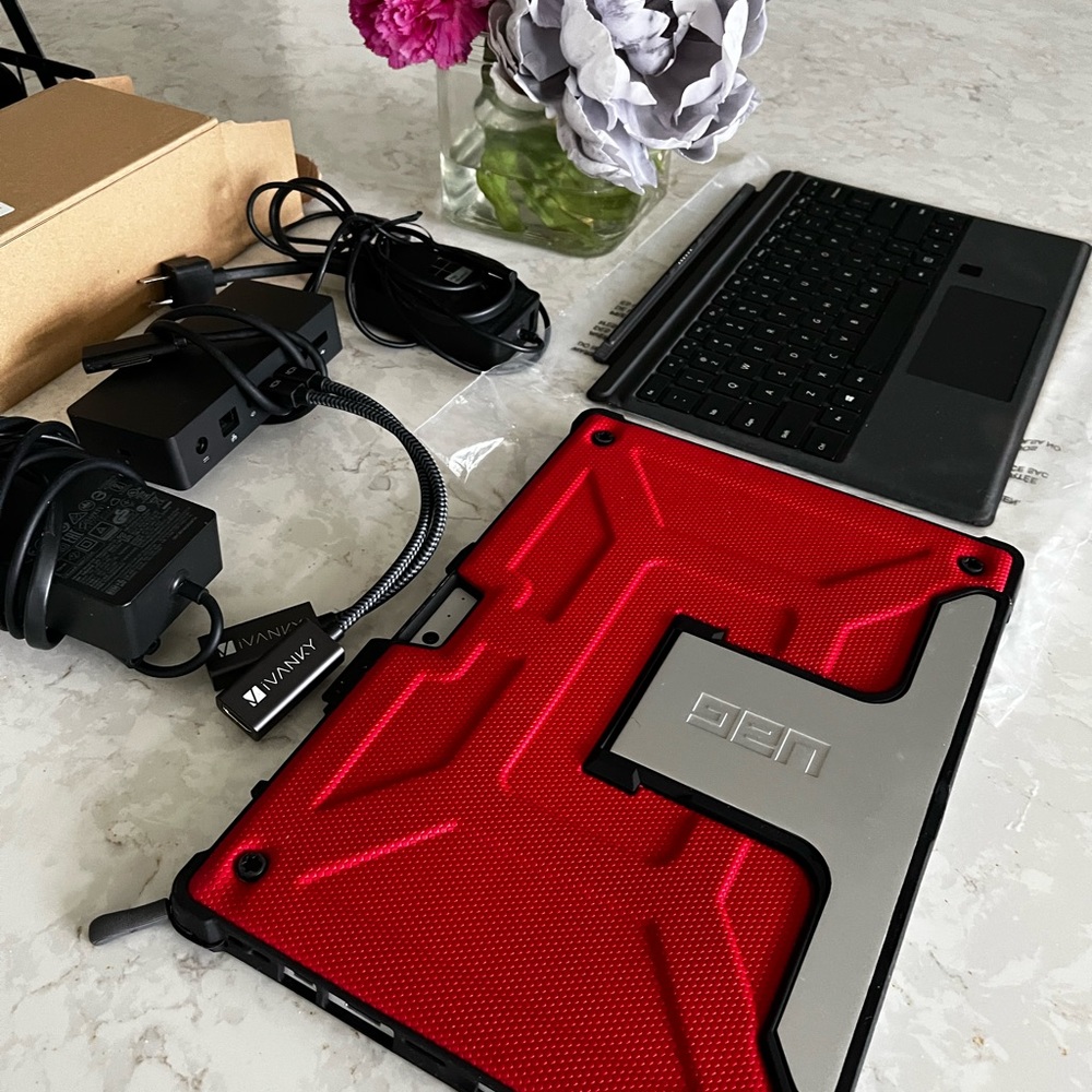 Surface PRO bundle w/ docking station HDMI cable, case , add monitor connector - Picture 10 of 15
